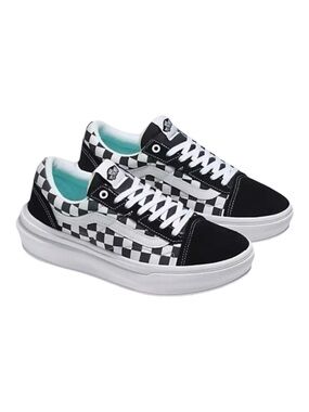VANS | Old Skool Overt Checkerboard Black/ White Suede Canvas Platform Sneaker